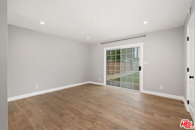 Building Photo - 23922 Archwood St