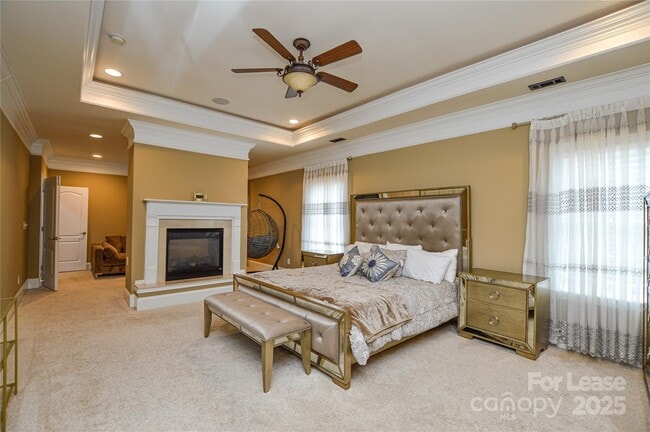 Building Photo - 5004 Woodview Ln