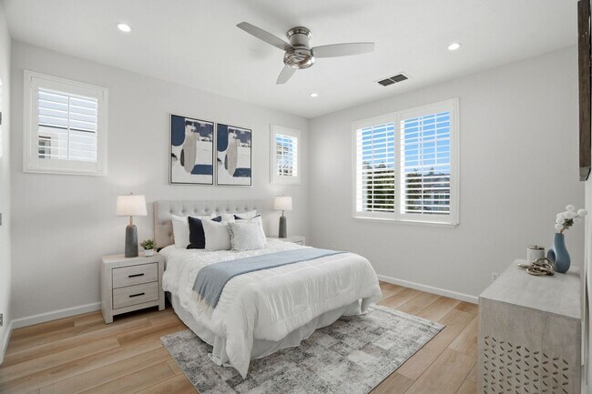 Building Photo - BRIGHT, OPEN RESIDENCE IN RIVERMARK HOME WITH EXCELLENT LAYOUT