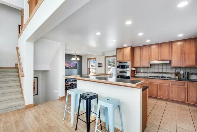 Building Photo - 366 Indian Trail