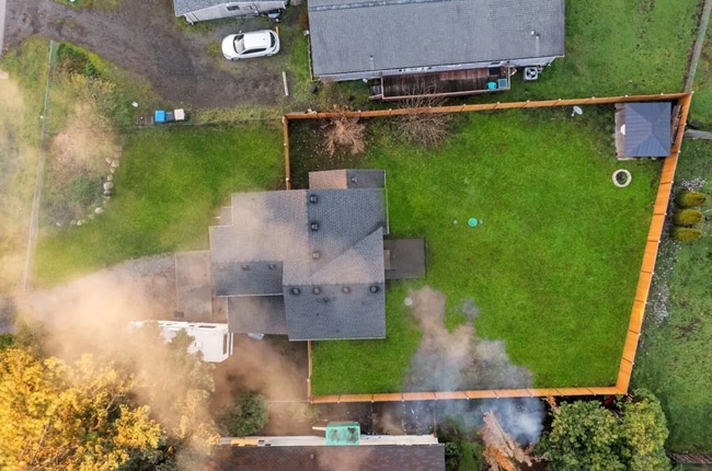 Building Photo - 16522 Mimosa Ct SE