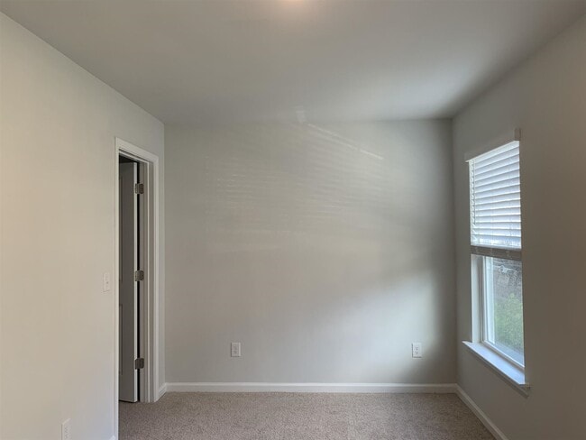 Building Photo - 235 Spencer Cir