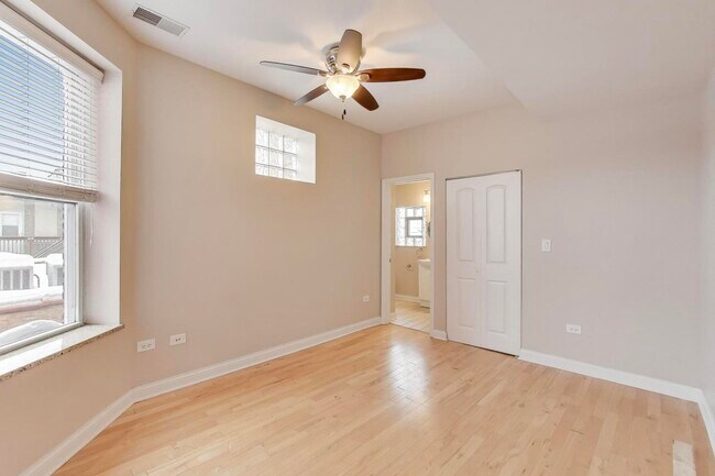 Building Photo - 1406 N Washtenaw Ave