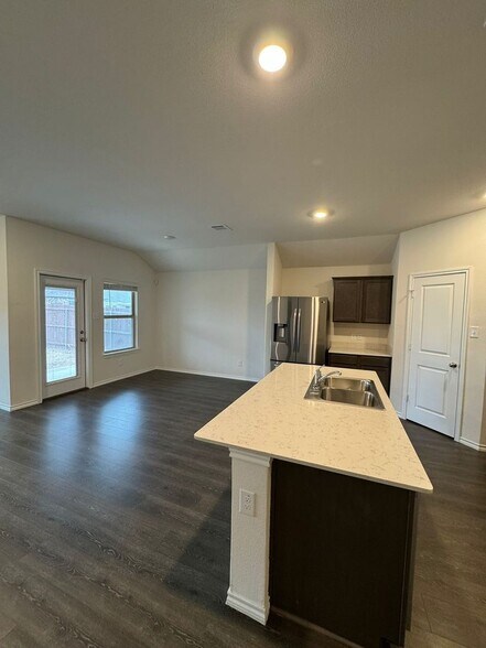 Building Photo - 912 Glover Dr