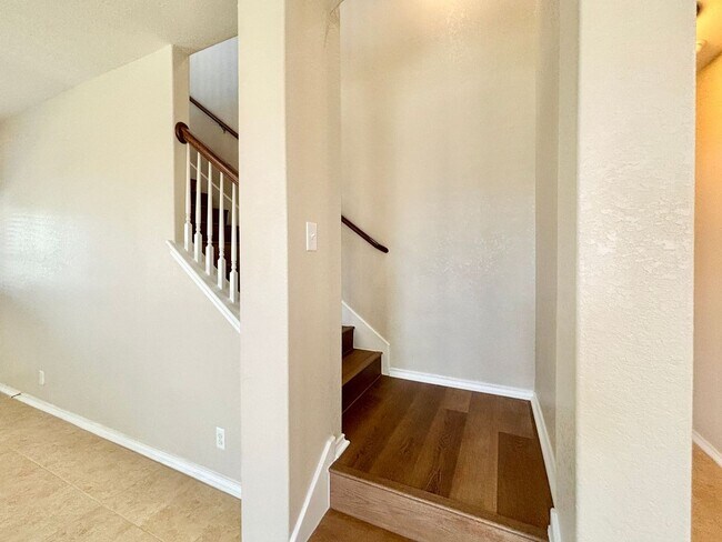 Building Photo - Welcome to this Big & Beautiful! 5 bed/3.5...