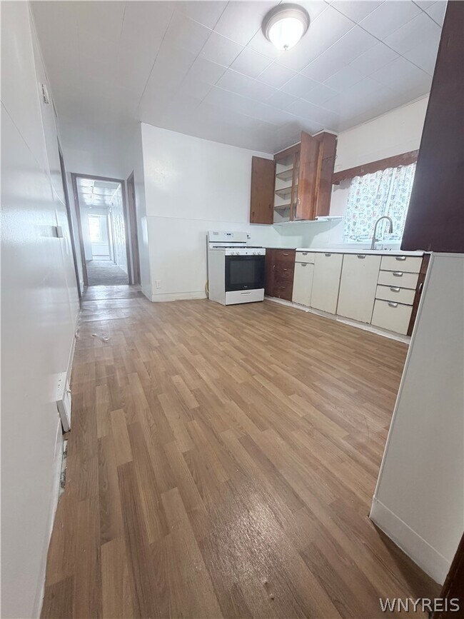 Building Photo - 901 South Park Ave