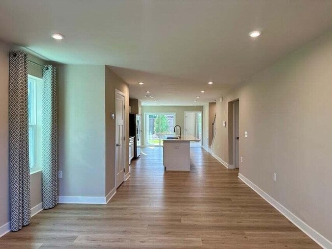 Building Photo - 107 Oxbow Dr
