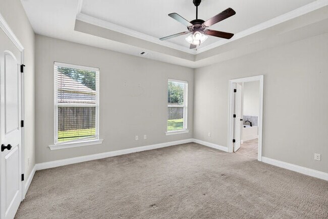 Building Photo - 15034 Belhaven St