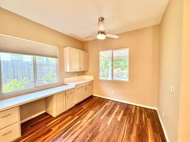 Building Photo - Stunning 3-bedroom 3-bathroom home in Yank...