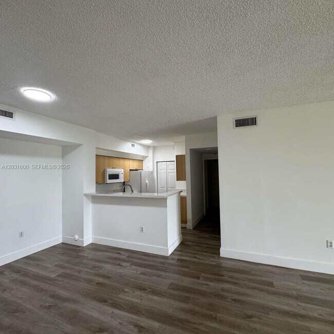 Building Photo - 2401 W Preserve Way