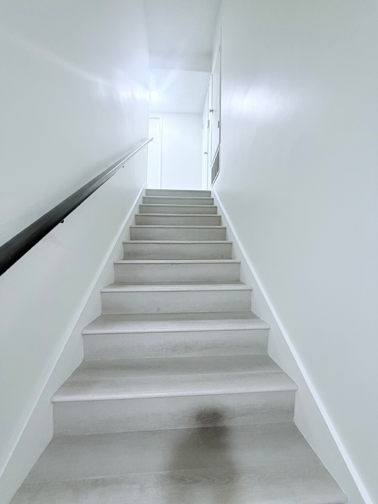 Building Photo - 10634 Holman Ave