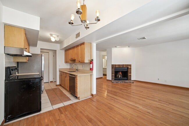 Building Photo - 1491 John St