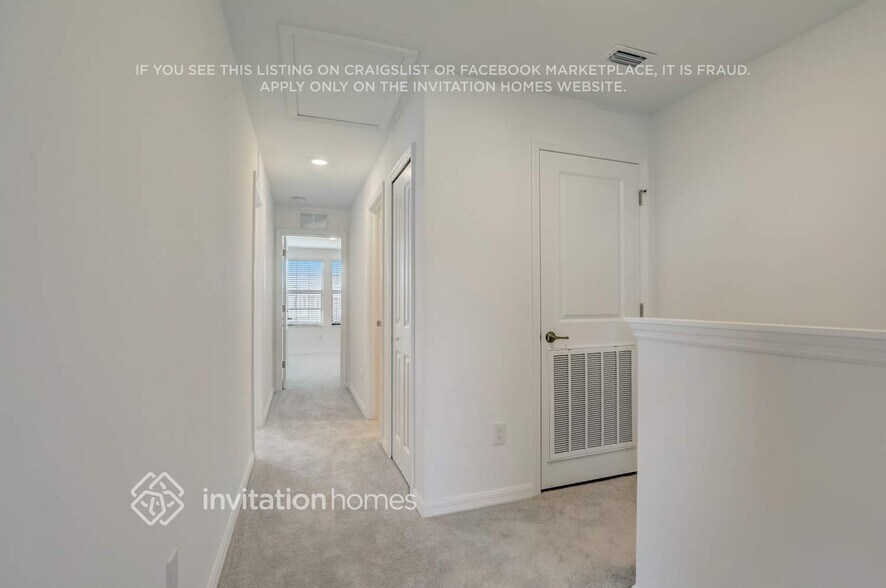 Building Photo - 2077 E Landings Wy