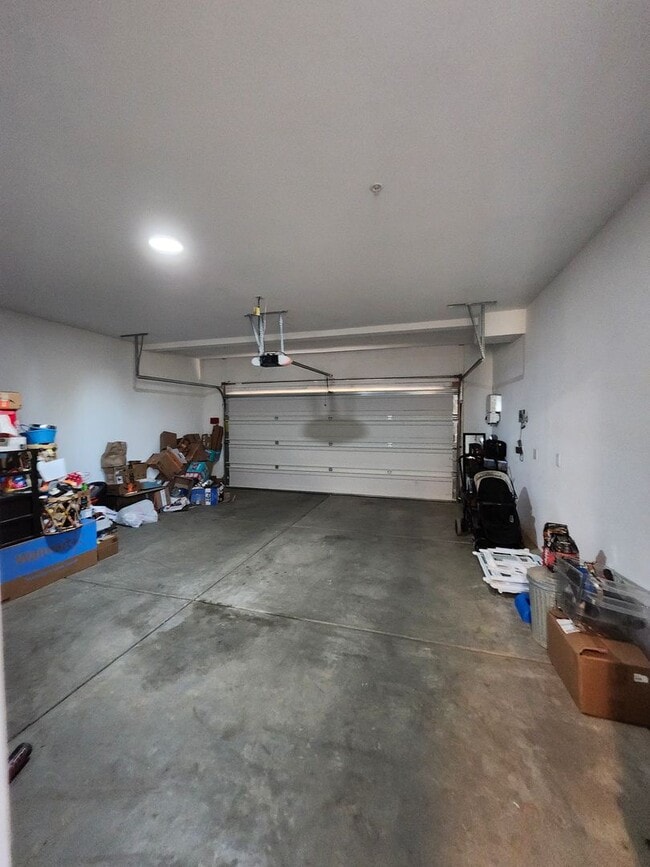 Building Photo - Beautiful Plumas Lake home on a large lot with SOLAR