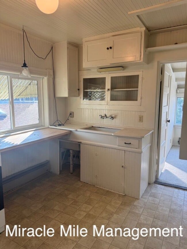 Building Photo - library