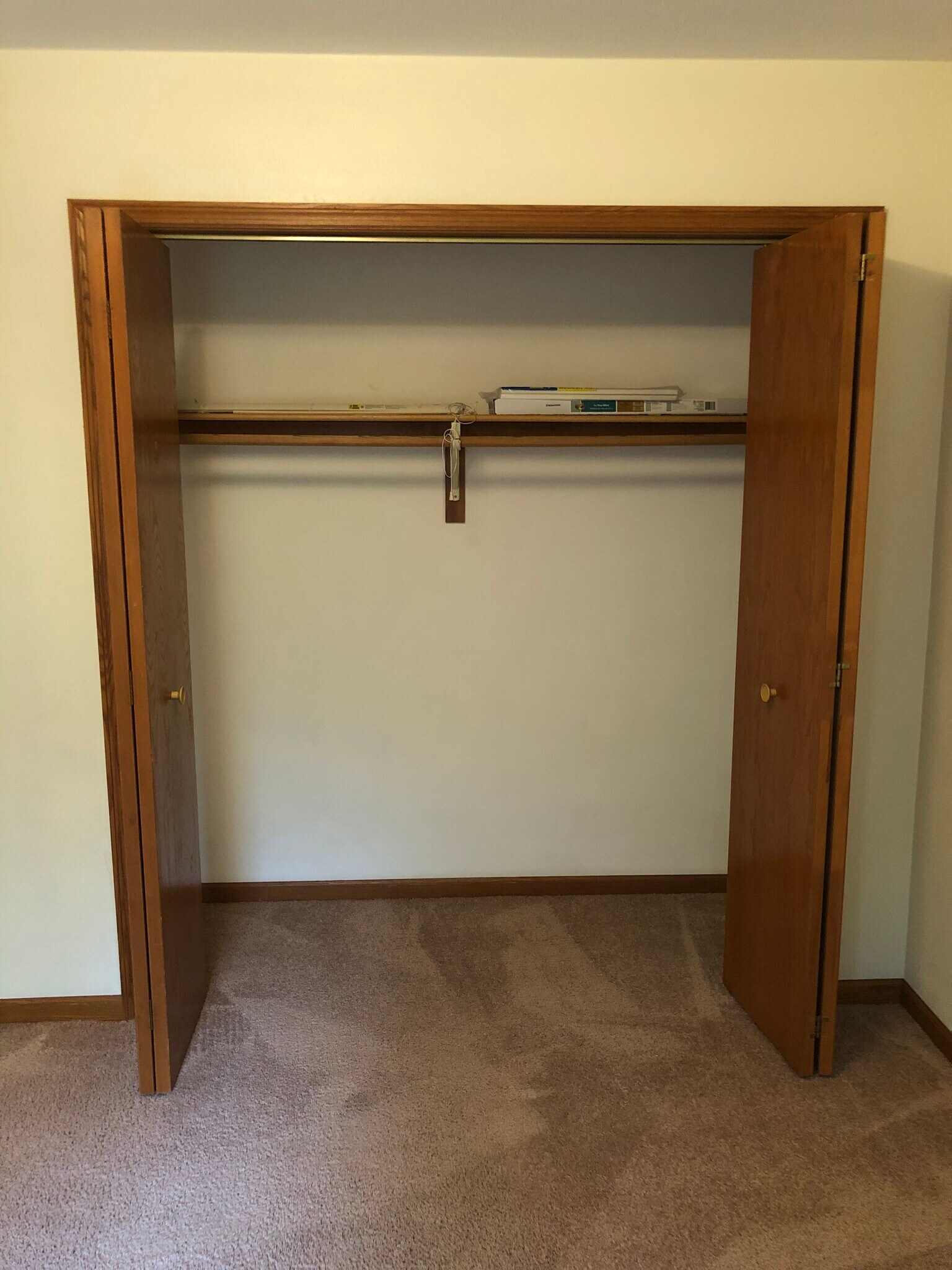 Walkin closet - 4674 Hayes Rd
