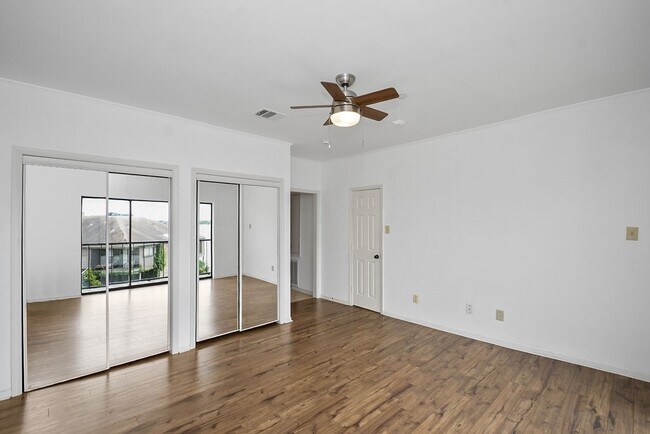 Building Photo - 401 Lakeside Ln
