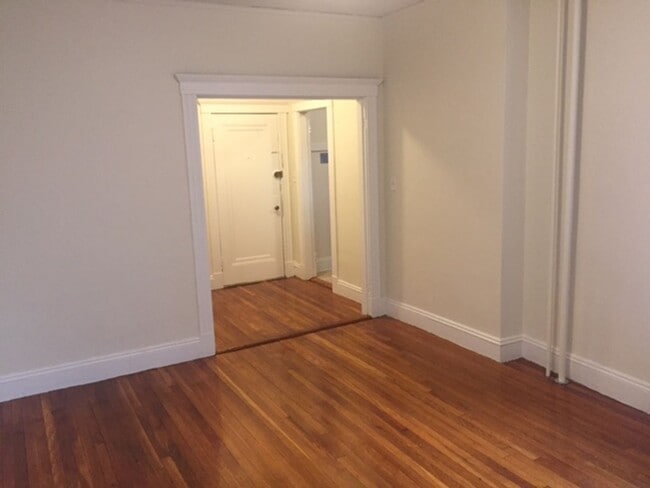 Building Photo - Nicely renovated 1 bed near the heart of Fenway!