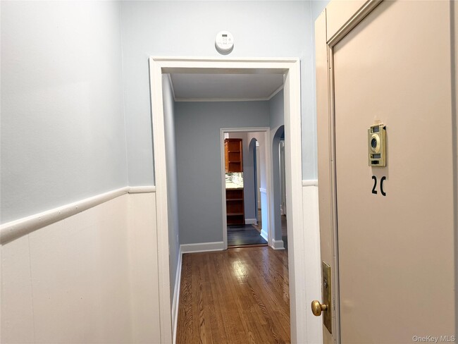 Building Photo - 412 Larchmont Acres