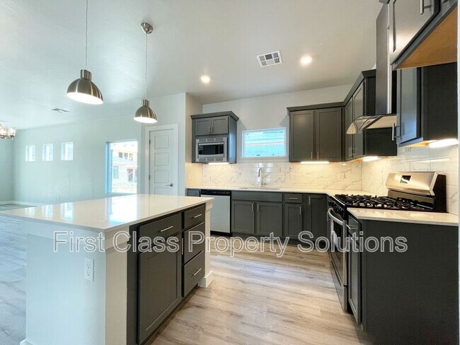 Building Photo - 512 NW 176th Terrace