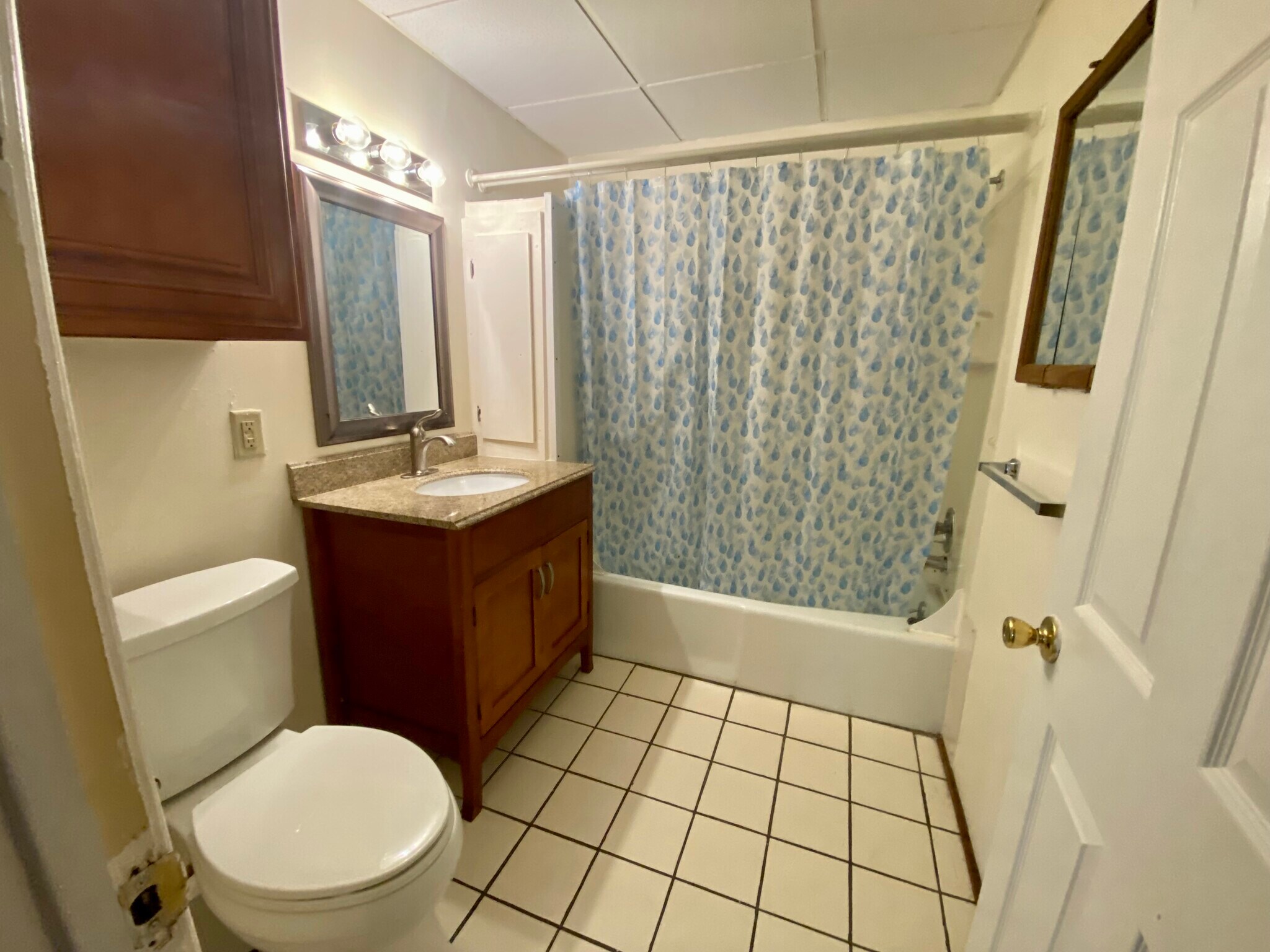 Building Photo - 1063 W 8th St