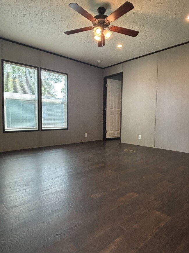 Building Photo - 3150 Plateau Dr