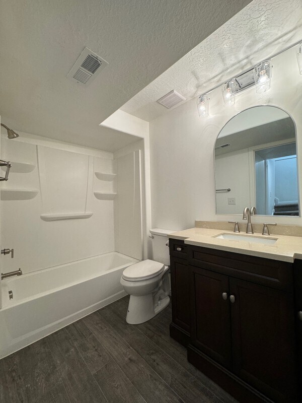 Building Photo - 634 E 60 S