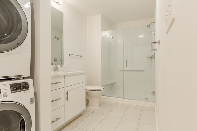 Building Photo - 1BR/1BA - Beautiful Updated Condo in Downtown Portland