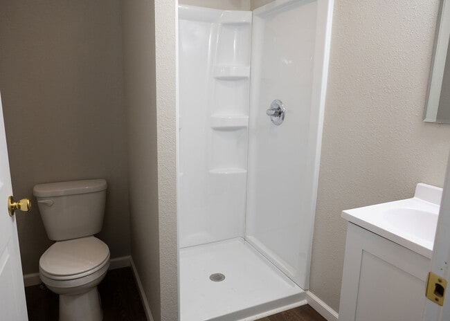 Building Photo - 115 E 6th St