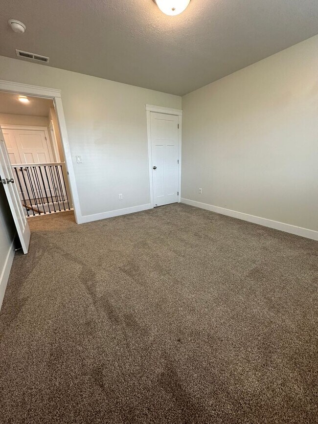 Building Photo - 3 Weeks Rent FREE! 3 Bed 2.5 Bath House for Rent in Morgan!