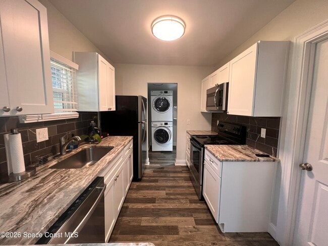 Building Photo - 1935 Oak St