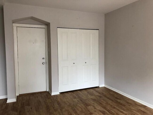 Building Photo - 0 bedroom in Chicago IL 60647