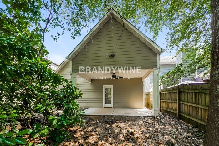 Building Photo - 18 E Newnan Rd