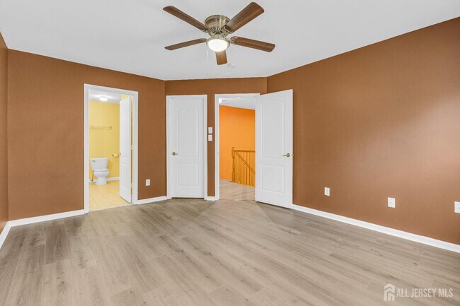 Building Photo - 356 Hawthorne Rd