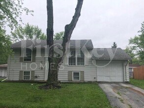 Building Photo - 422 E Tulip Dr