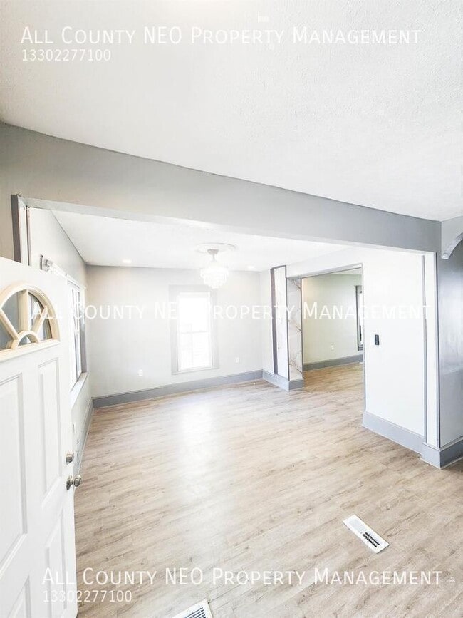 Building Photo - 10639 Dupont Ave