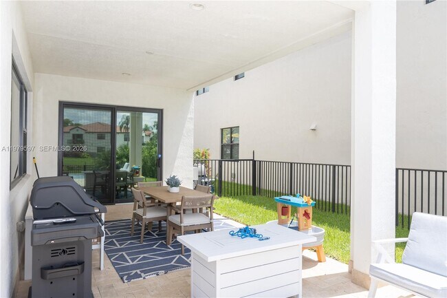 Building Photo - 11826 SW 13th Ct