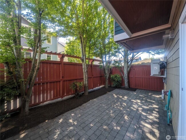 Building Photo - 3bd/2.5ba Seattle Townhome