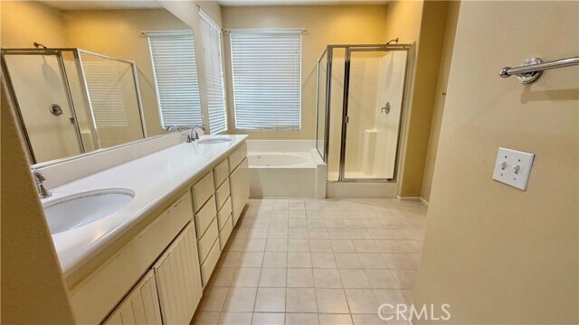 Building Photo - 2 Eastwind Dr