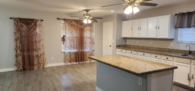 Building Photo - 9124 W Elm St