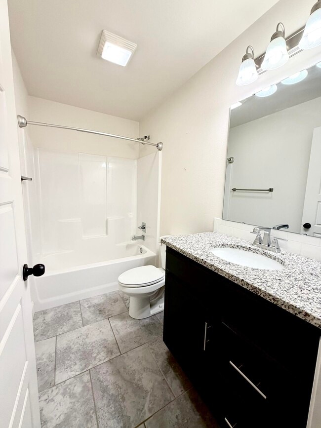 Building Photo - 2108 Birdie Ln