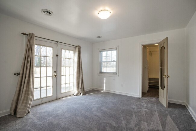 Building Photo - 7709 Ravine Dr