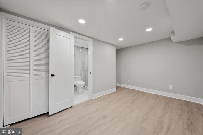 Building Photo - 28 Kennedy St