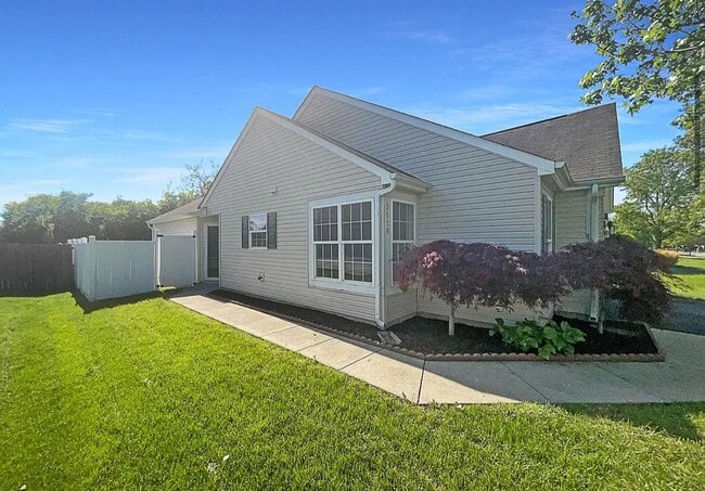 Building Photo - Beautiful 2 bed 2 bath with updated kitchen