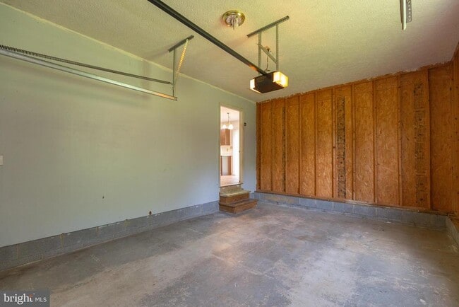 Building Photo - 84 Dozer Ln