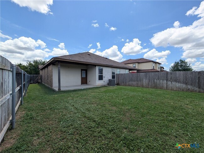 Building Photo - 549 Creekside Frst