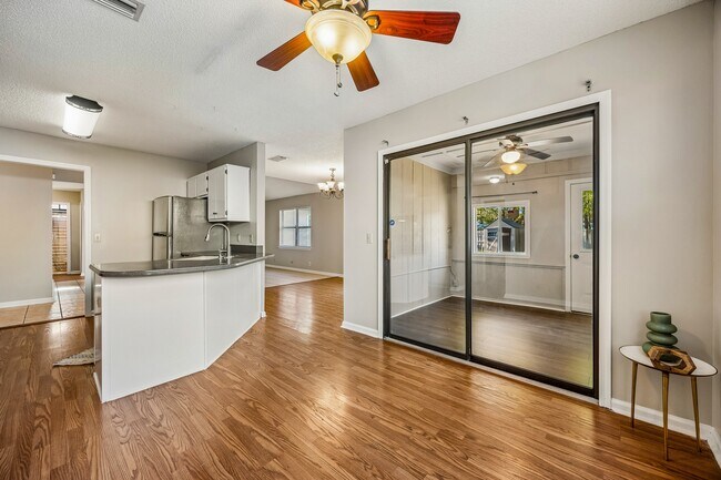 Building Photo - 132 Woodvalley Ct