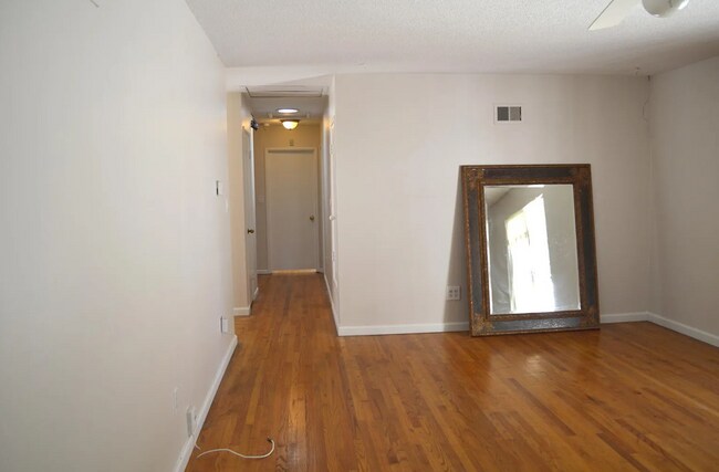 Building Photo - 8850 Orville St