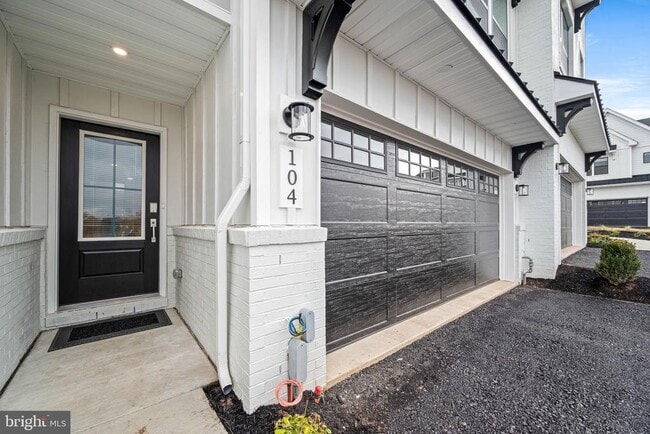 Primary Photo - 104 Lizabetta Ln