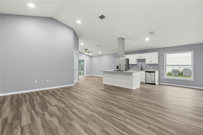 Building Photo - 460 Martigues Dr